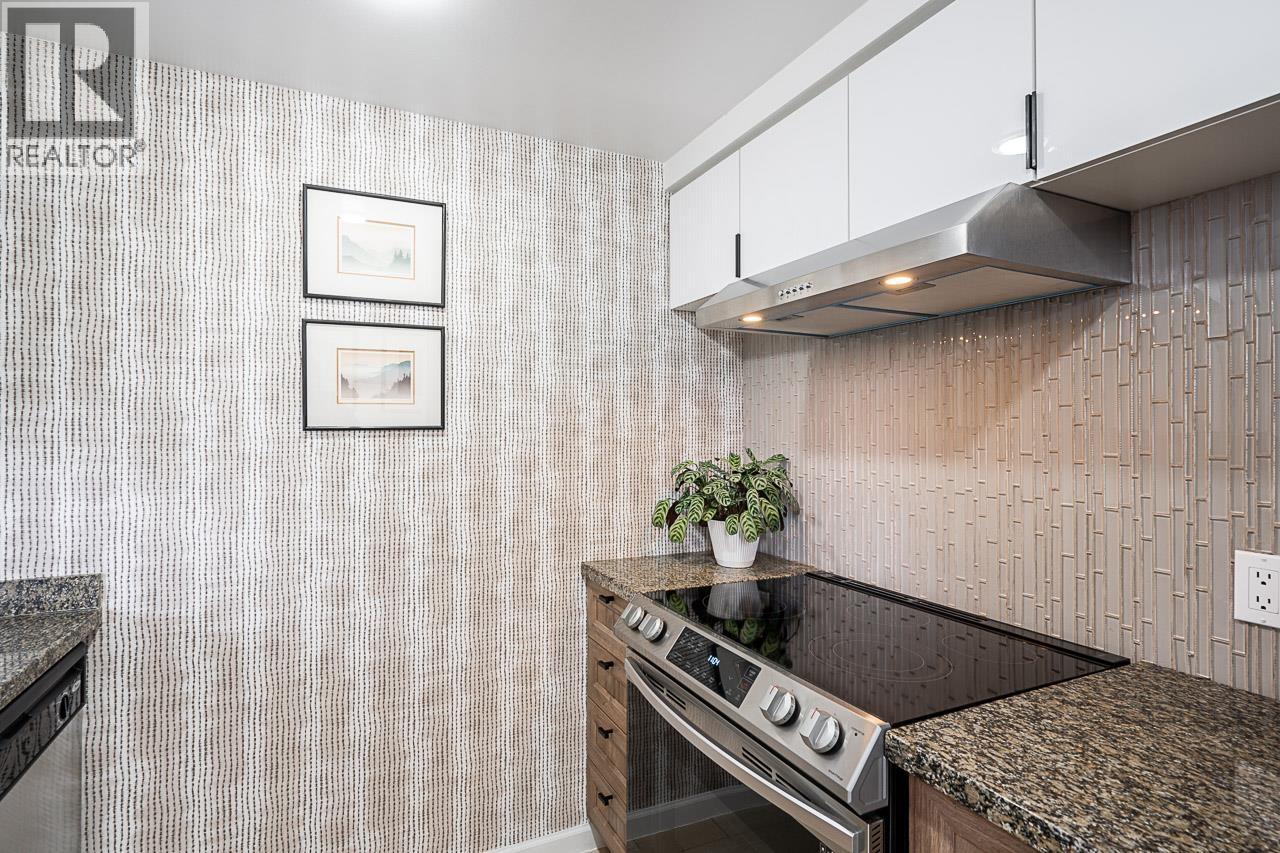 Photo 4 of 302 1228 Marinaside Crescent, Vancouver BC