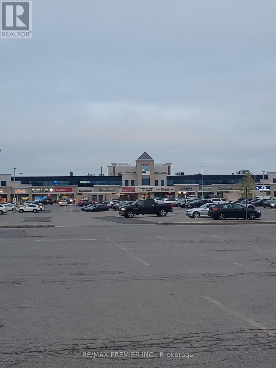 Photo 2 of 212 10909 Yonge Street, Richmond Hill ON
