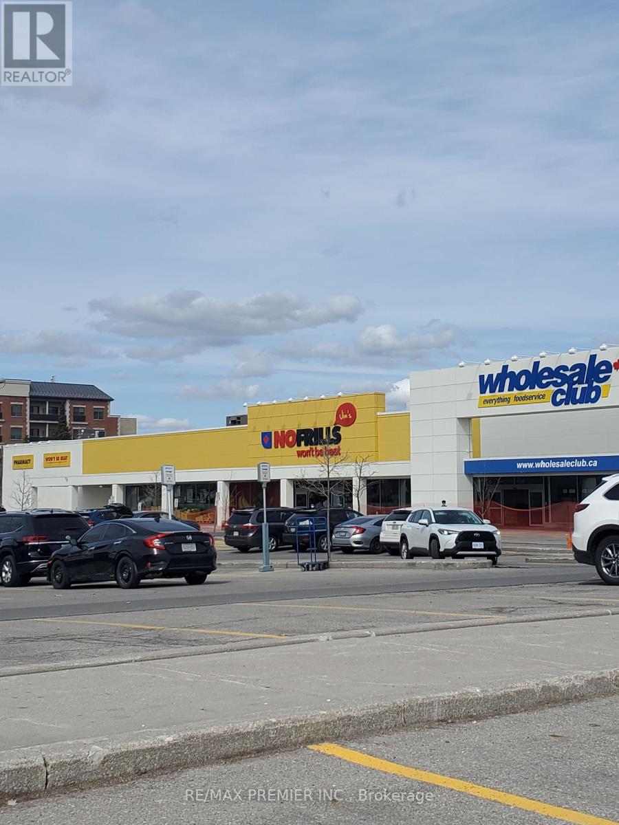 Photo 2 of 202 10909 Yonge Street, Richmond Hill ON