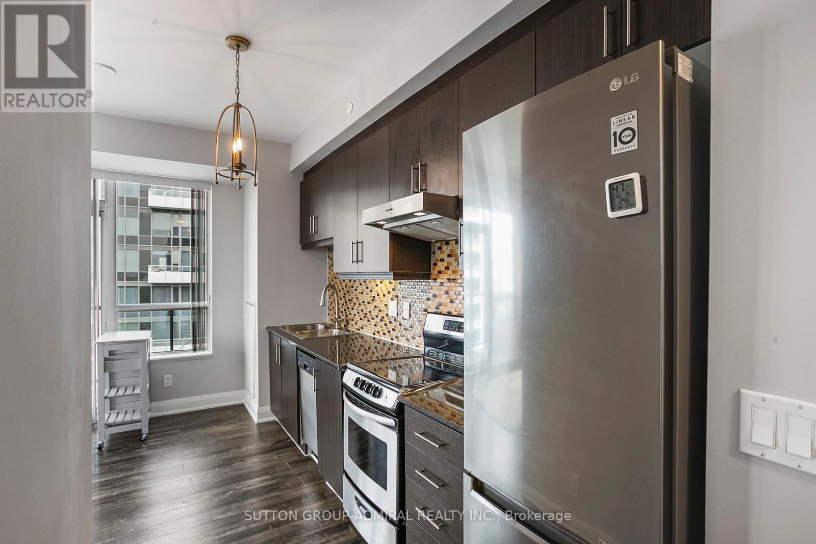 Photo 5 of Ph 09 68 Canterbury Place, Toronto ON