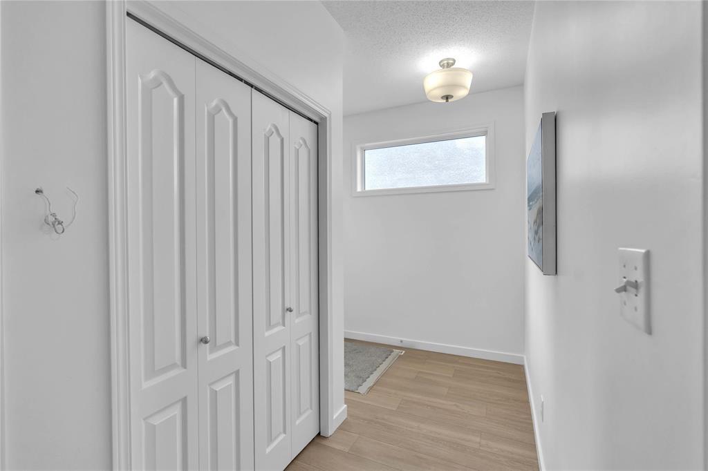 Photo 2 of 271 Castlebury Meadows Drive, Winnipeg MB