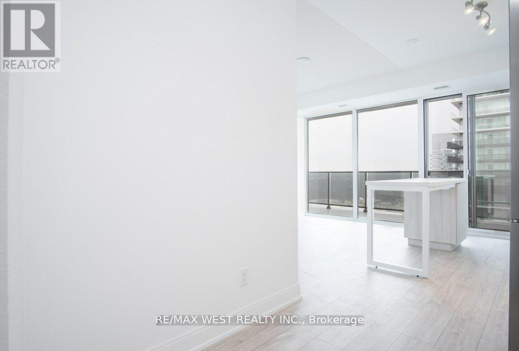 Photo 8 of 3602 70 Annie Craig Drive, Toronto ON