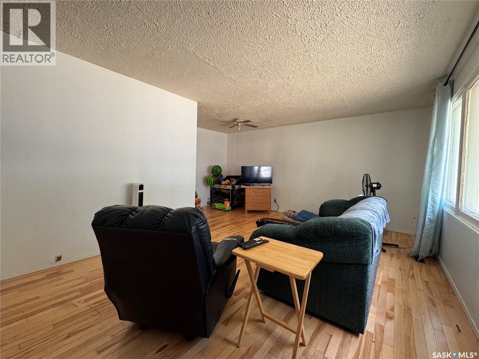 Photo 8 of 168 Smith Street, Regina SK
