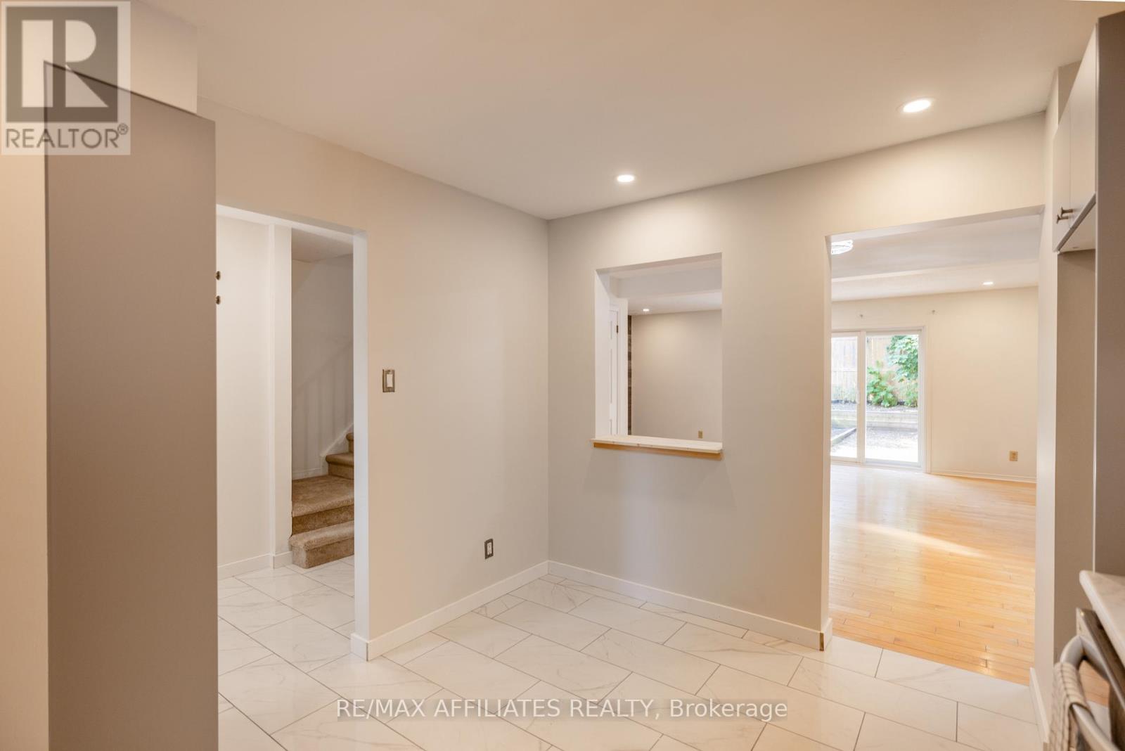 Photo 7 of 14 Castlefield Avenue, Ottawa ON