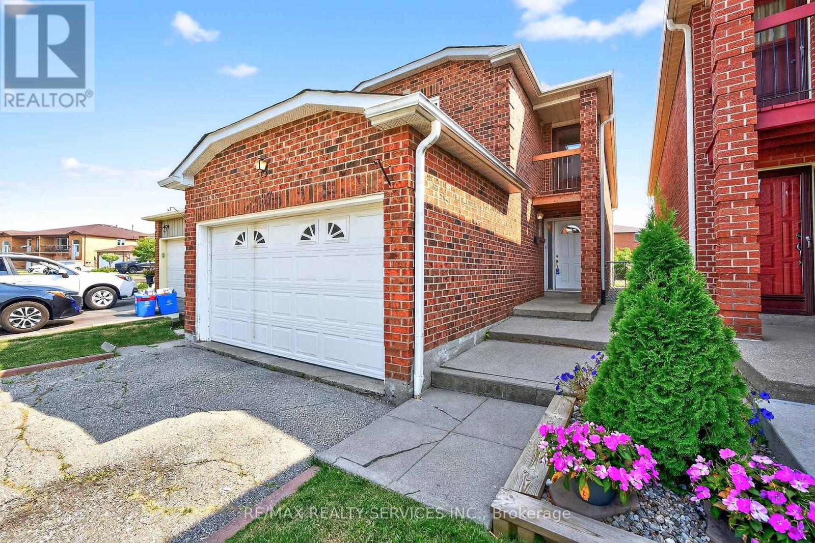 Photo 5 of 87 Birch Meadow Outlook, Vaughan ON
