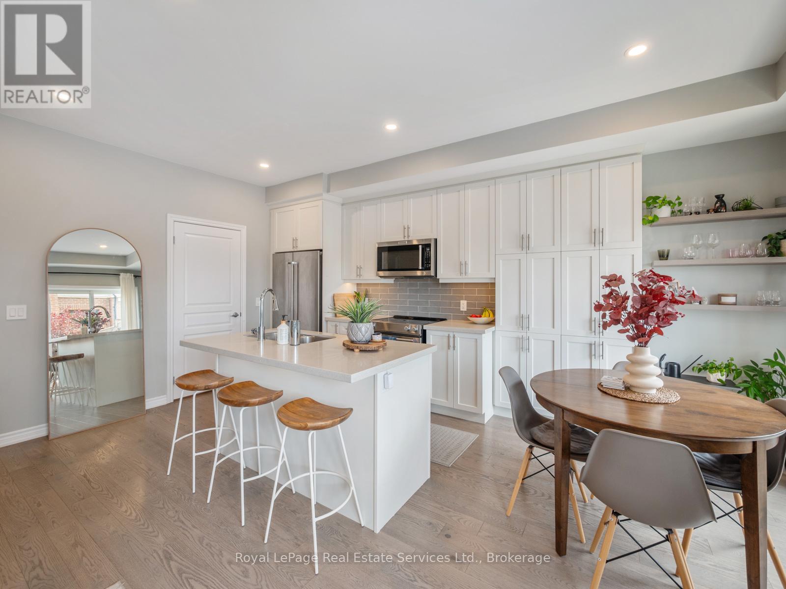 Photo 10 of 431 Athabasca Common, Oakville ON