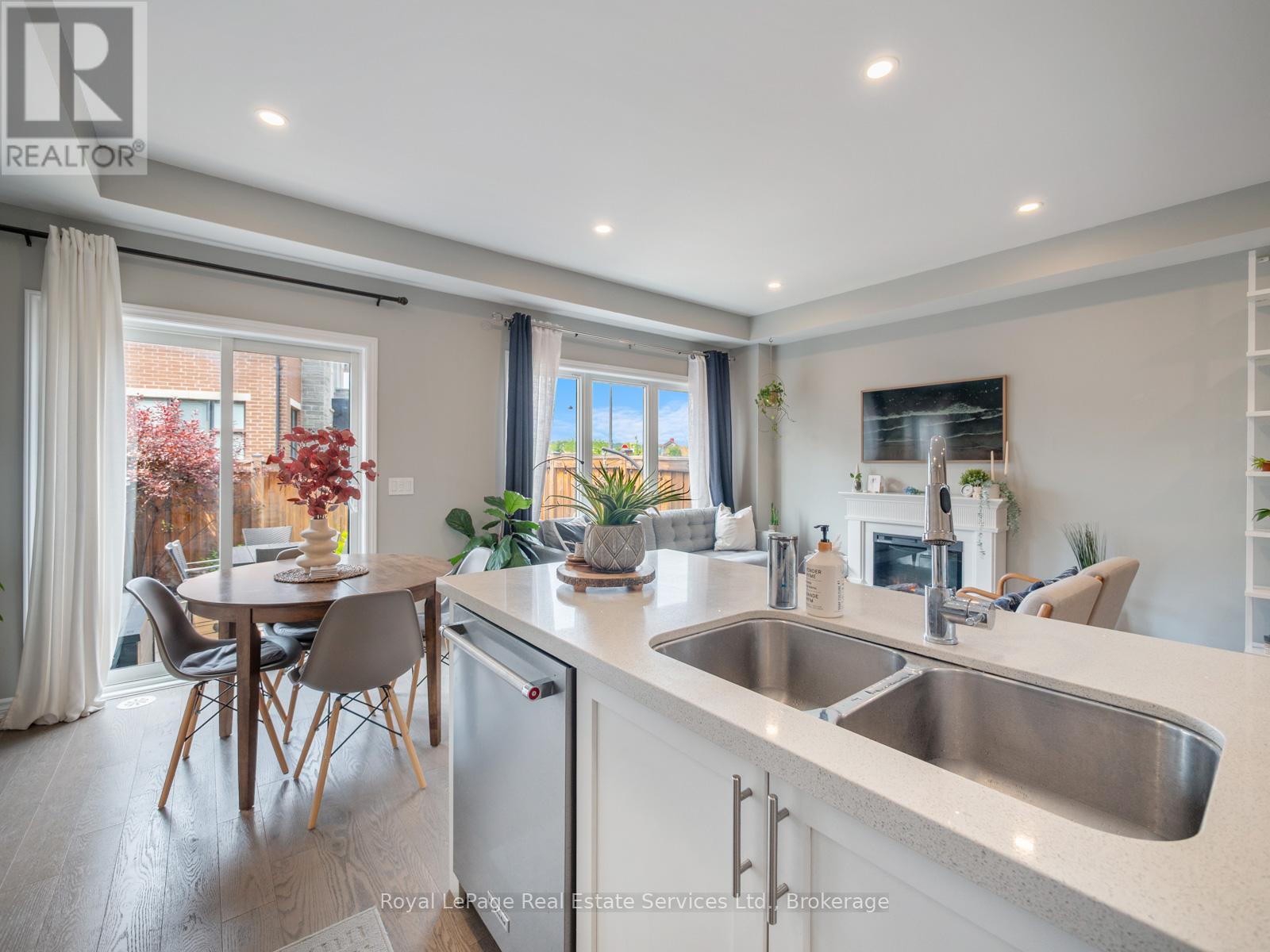 Photo 14 of 431 Athabasca Common, Oakville ON