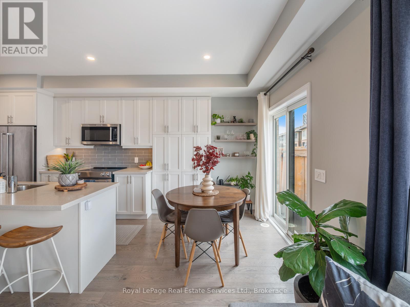 Photo 15 of 431 Athabasca Common, Oakville ON