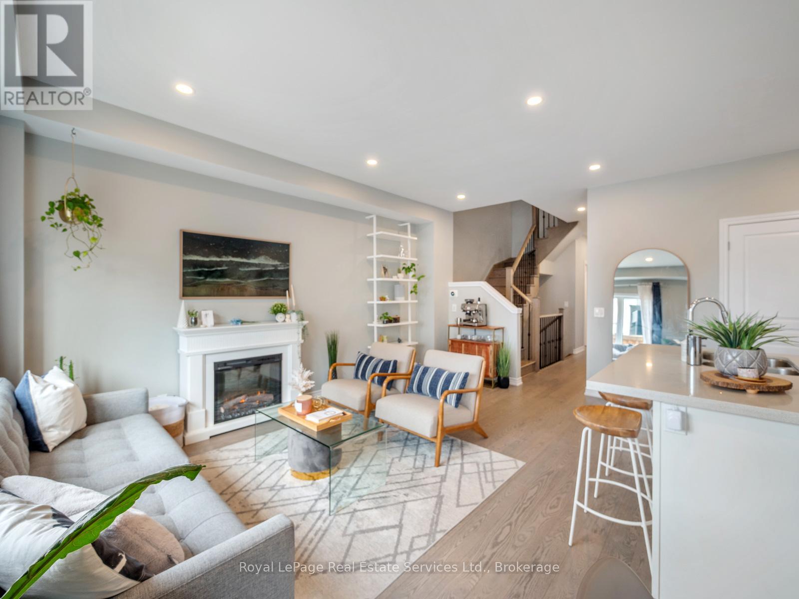 Photo 16 of 431 Athabasca Common, Oakville ON