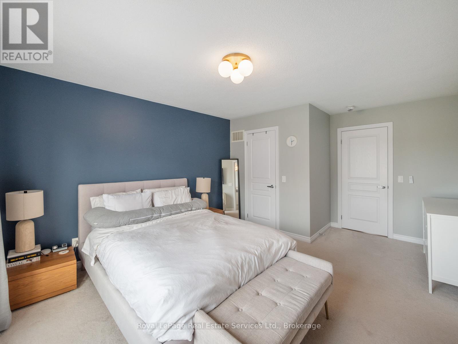 Photo 23 of 431 Athabasca Common, Oakville ON