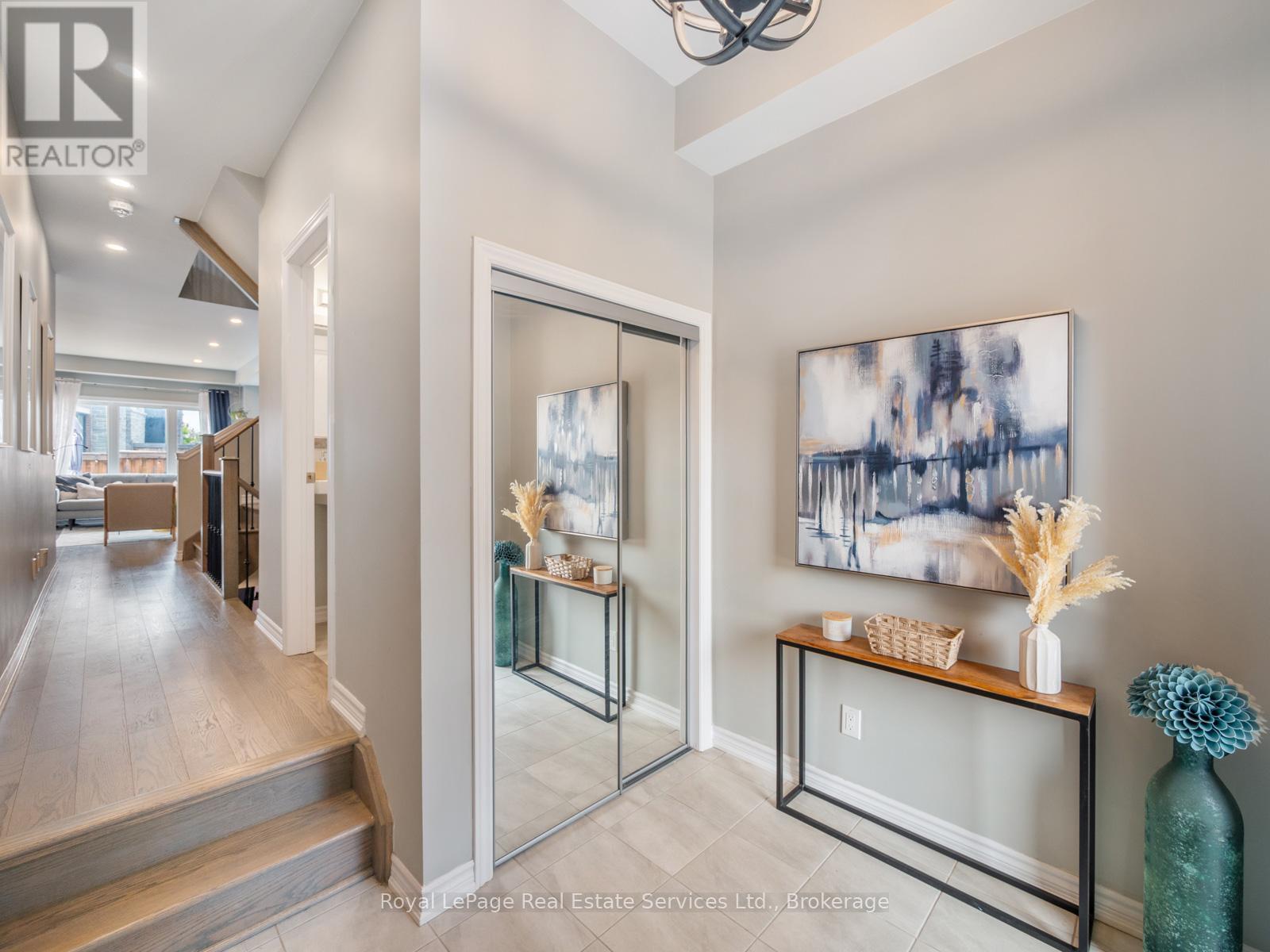 Photo 3 of 431 Athabasca Common, Oakville ON
