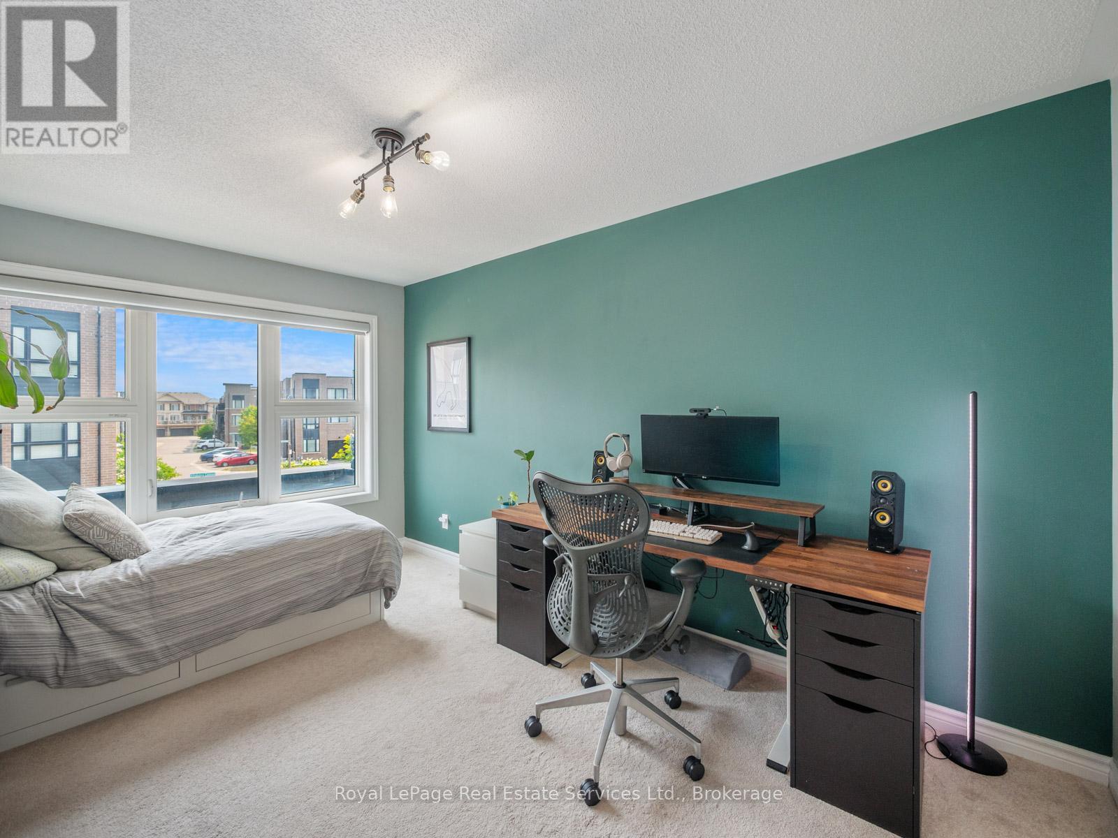Photo 31 of 431 Athabasca Common, Oakville ON