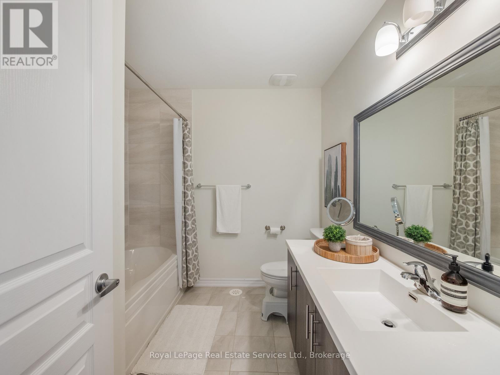 Photo 34 of 431 Athabasca Common, Oakville ON