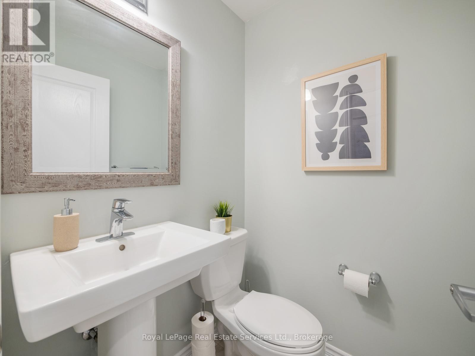Photo 5 of 431 Athabasca Common, Oakville ON