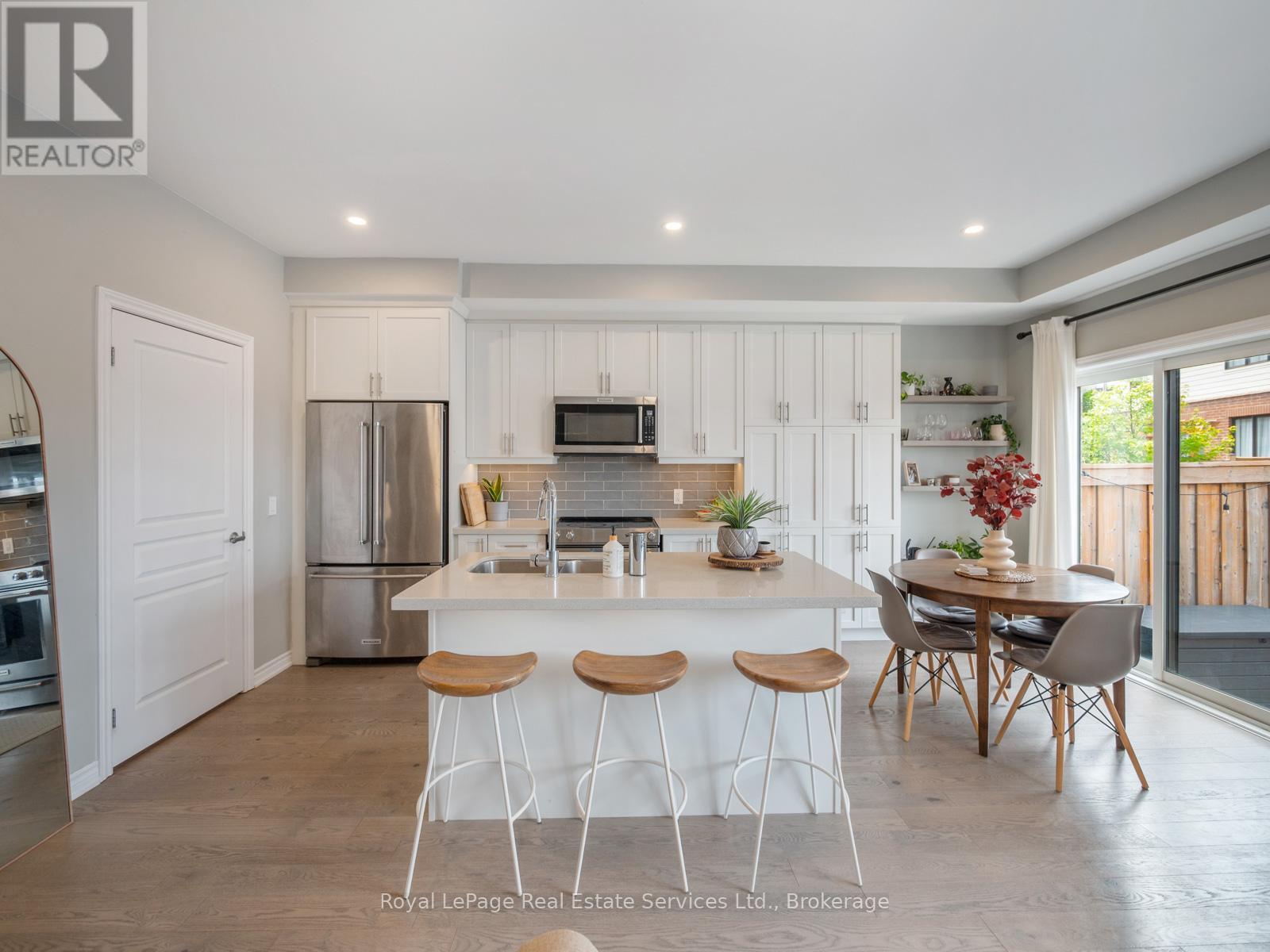Photo 9 of 431 Athabasca Common, Oakville ON