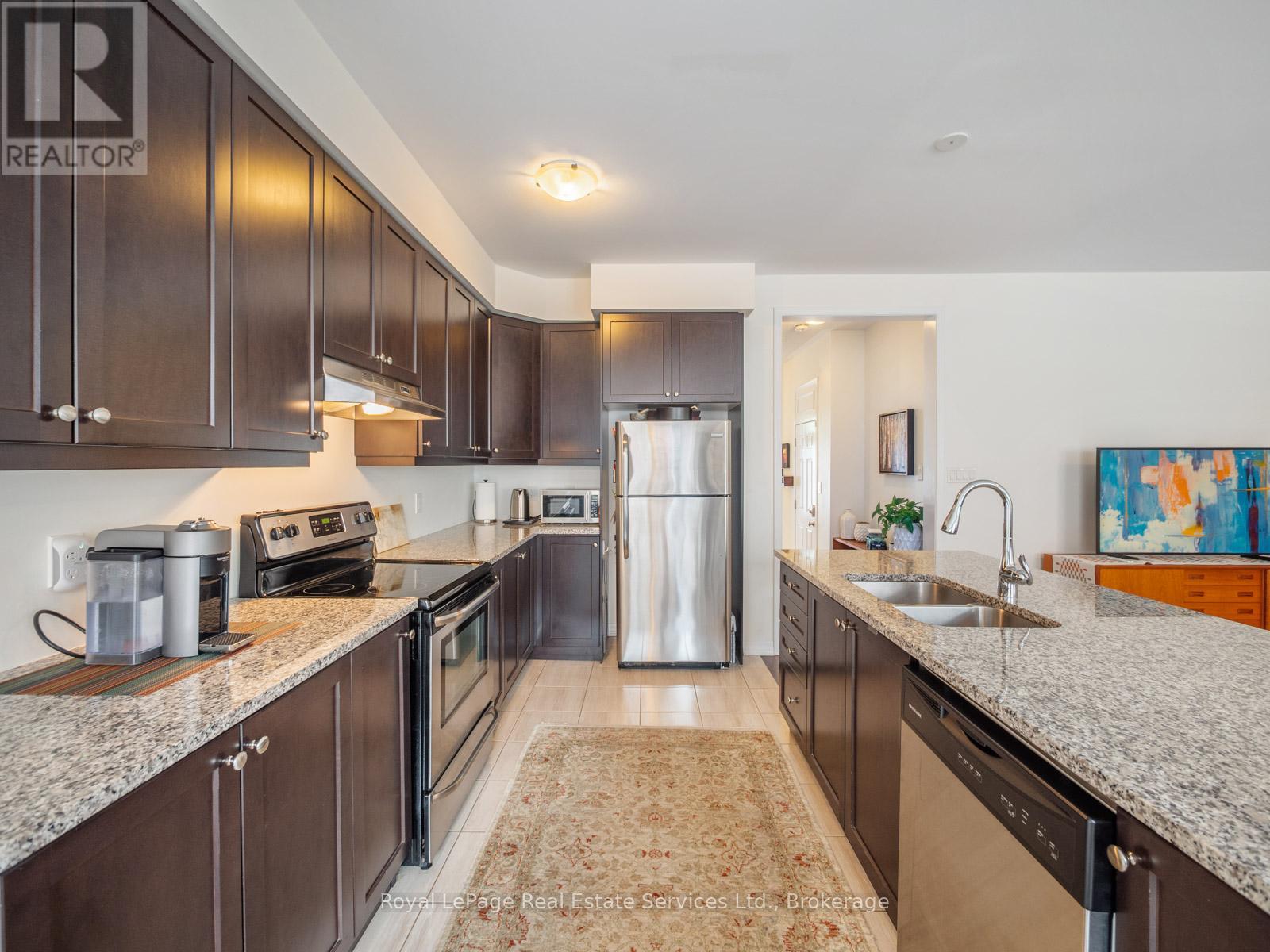 Photo 10 of 72 Orchardcroft Road, Oakville ON