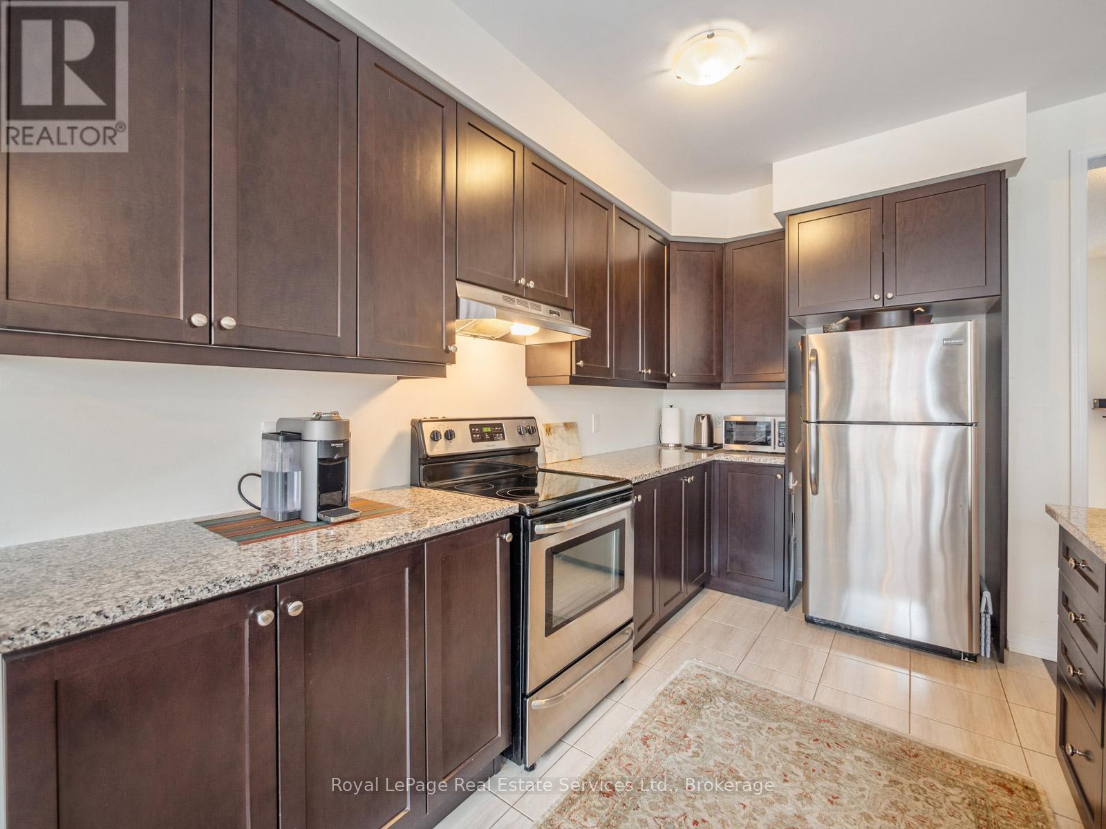 Photo 11 of 72 Orchardcroft Road, Oakville ON