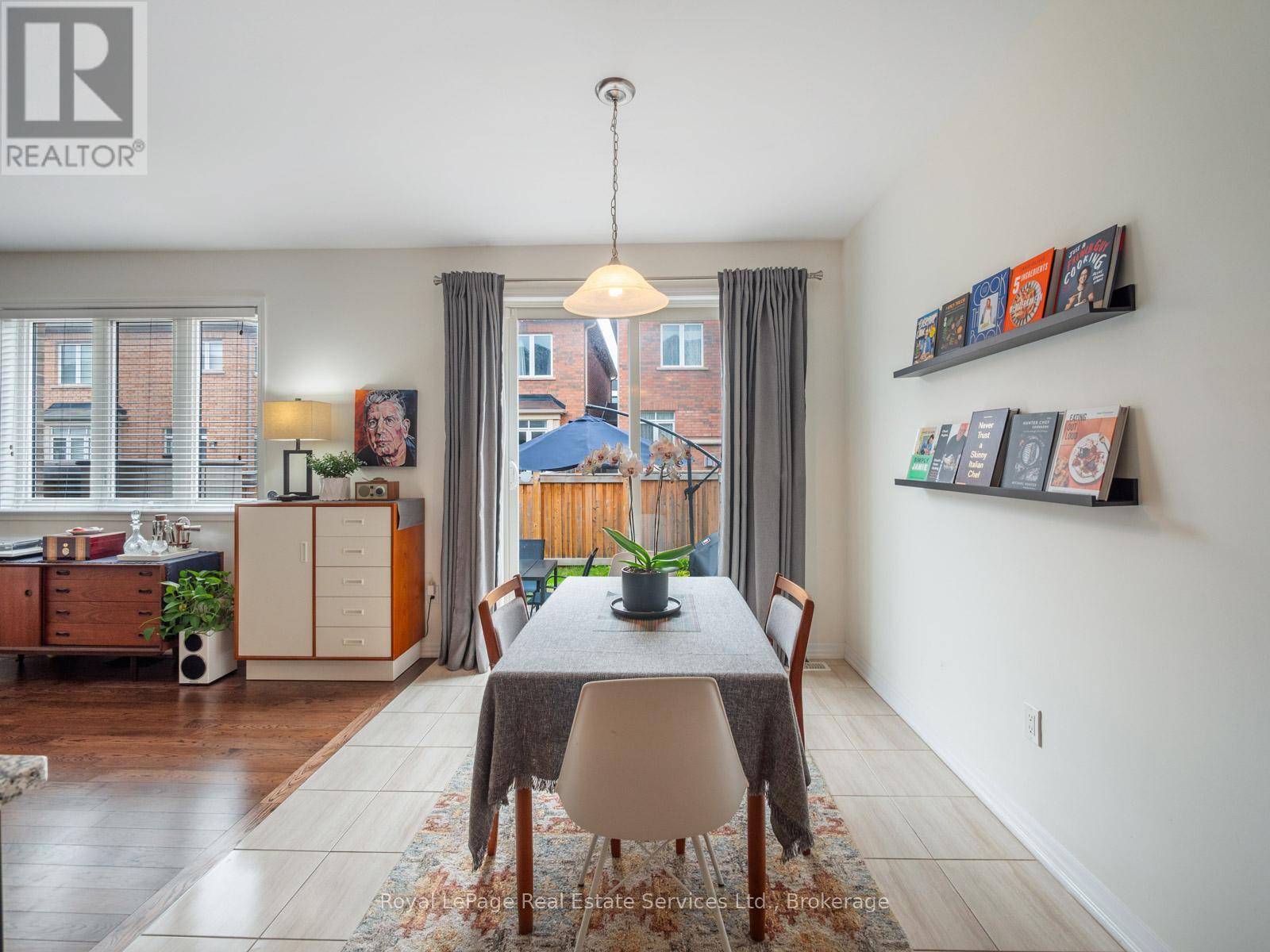 Photo 13 of 72 Orchardcroft Road, Oakville ON