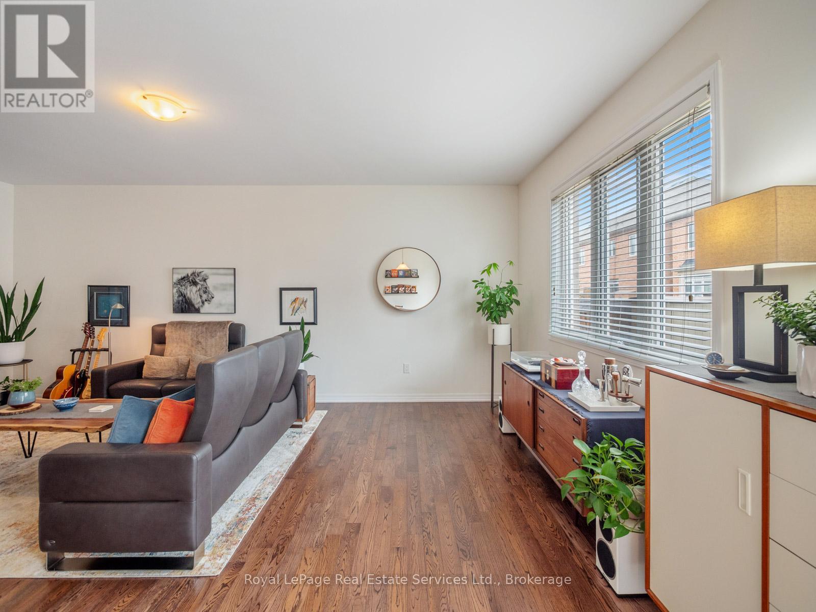 Photo 17 of 72 Orchardcroft Road, Oakville ON