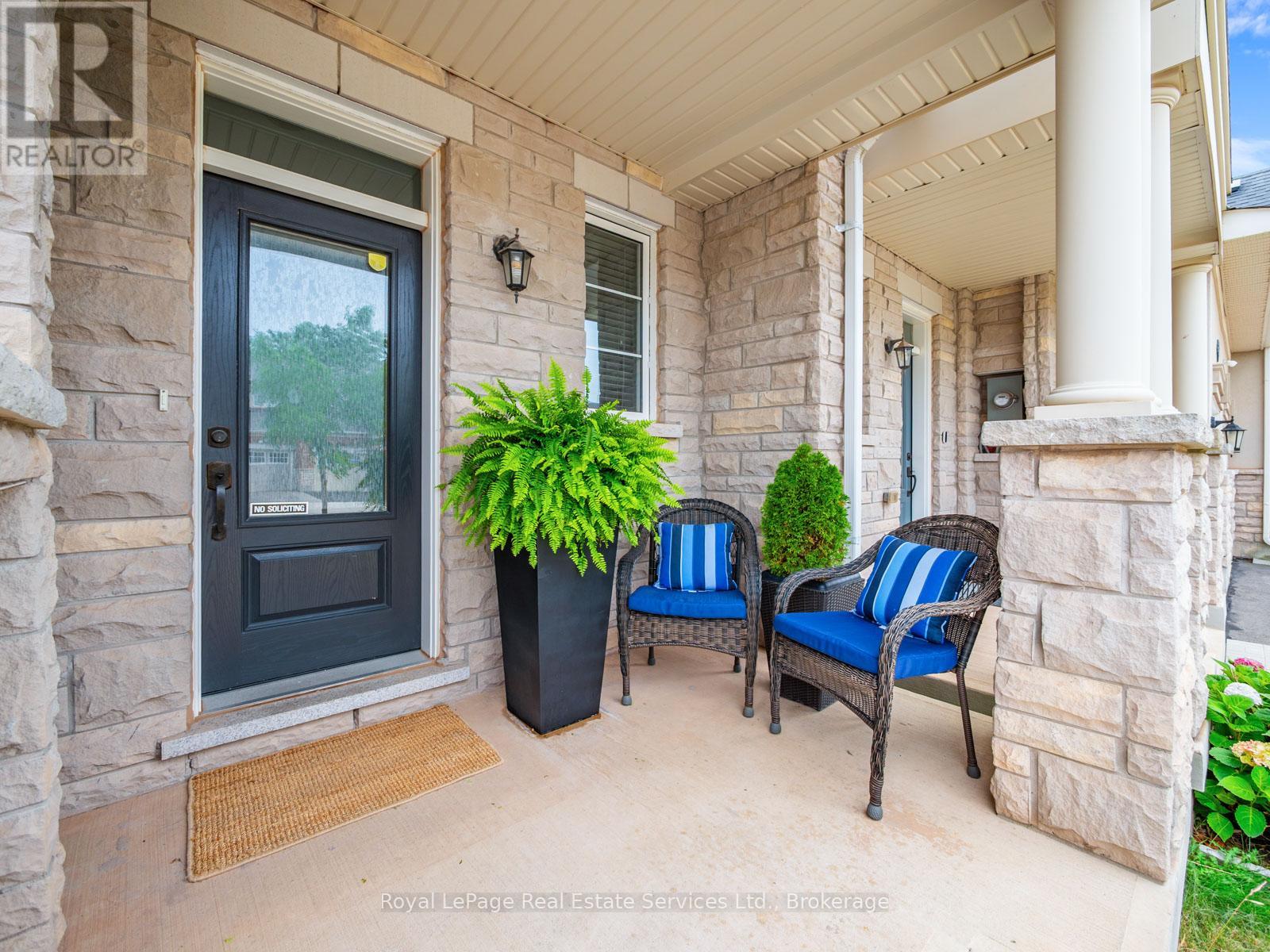Photo 2 of 72 Orchardcroft Road, Oakville ON