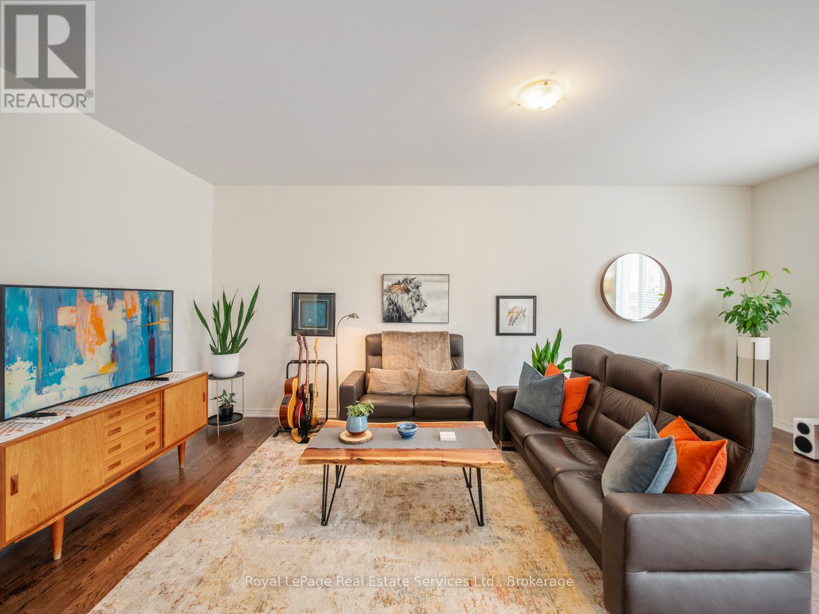 Photo 21 of 72 Orchardcroft Road, Oakville ON