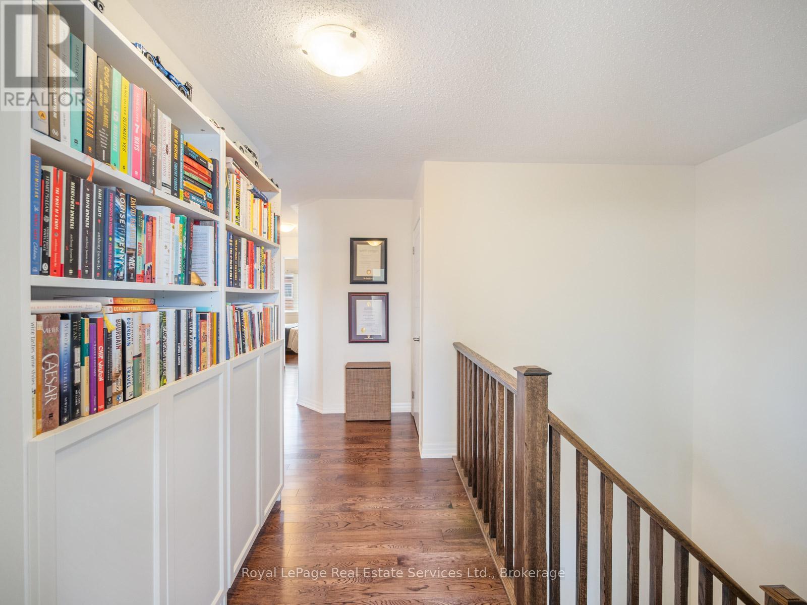 Photo 24 of 72 Orchardcroft Road, Oakville ON