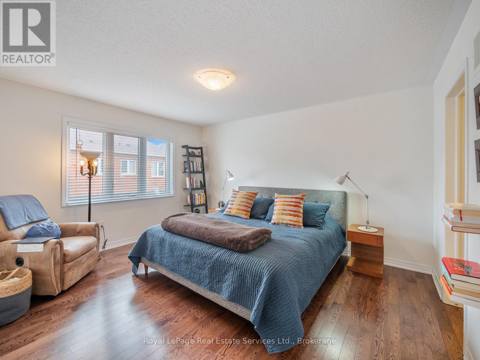 Photo 25 of 72 Orchardcroft Road, Oakville ON
