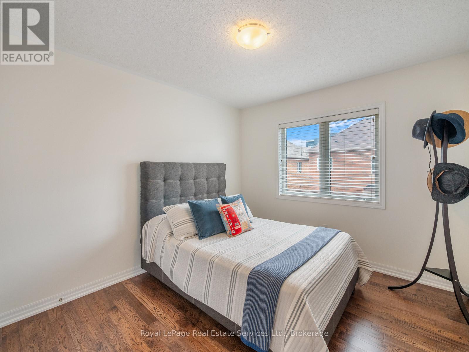 Photo 29 of 72 Orchardcroft Road, Oakville ON