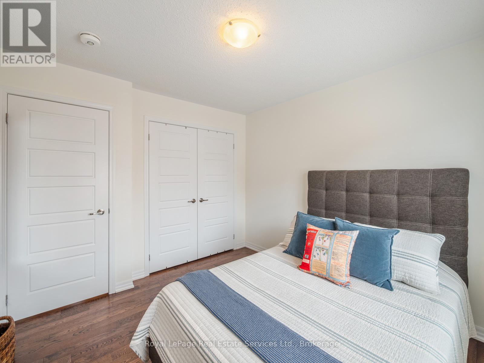 Photo 30 of 72 Orchardcroft Road, Oakville ON