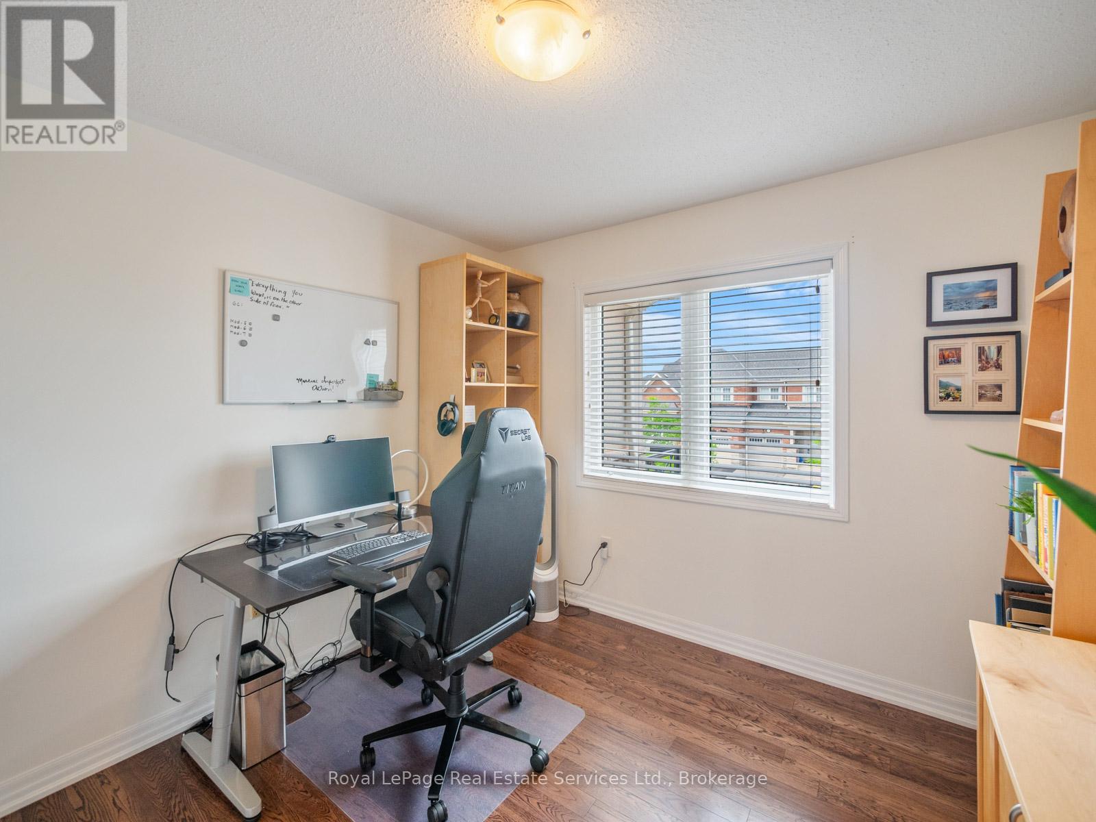 Photo 32 of 72 Orchardcroft Road, Oakville ON