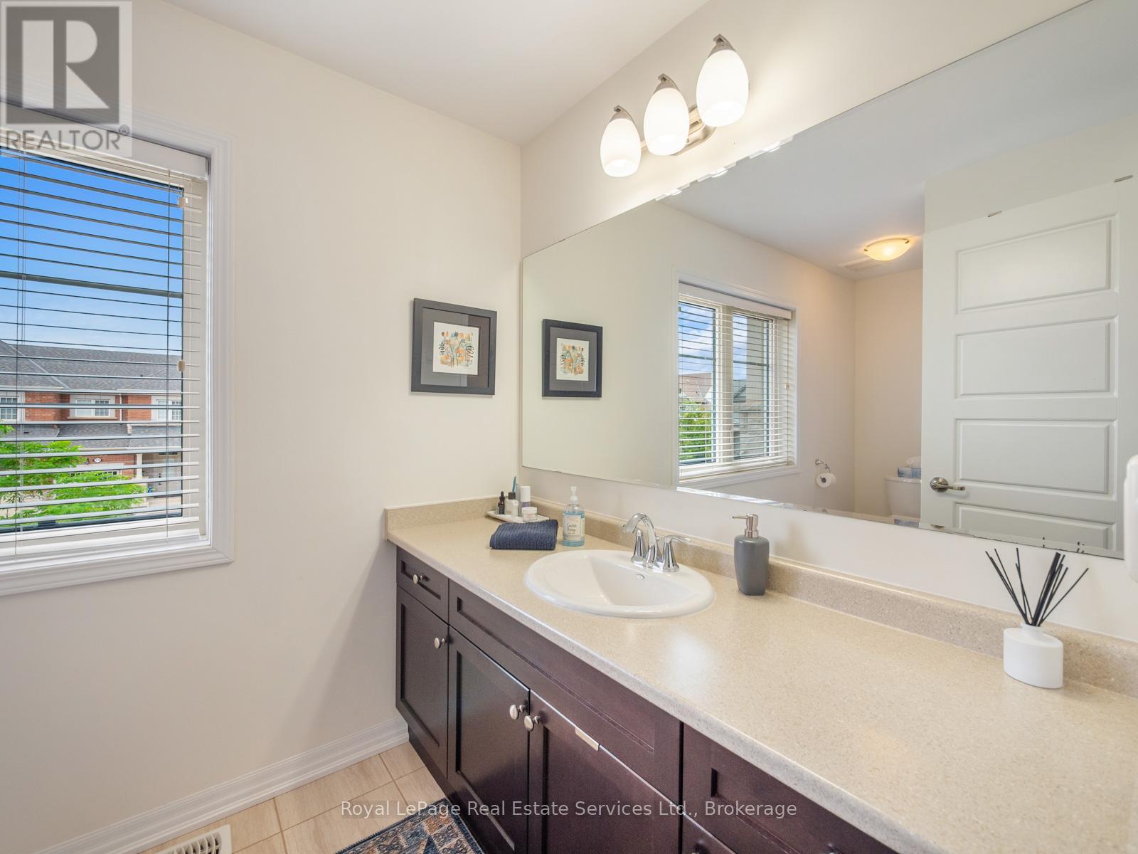 Photo 34 of 72 Orchardcroft Road, Oakville ON