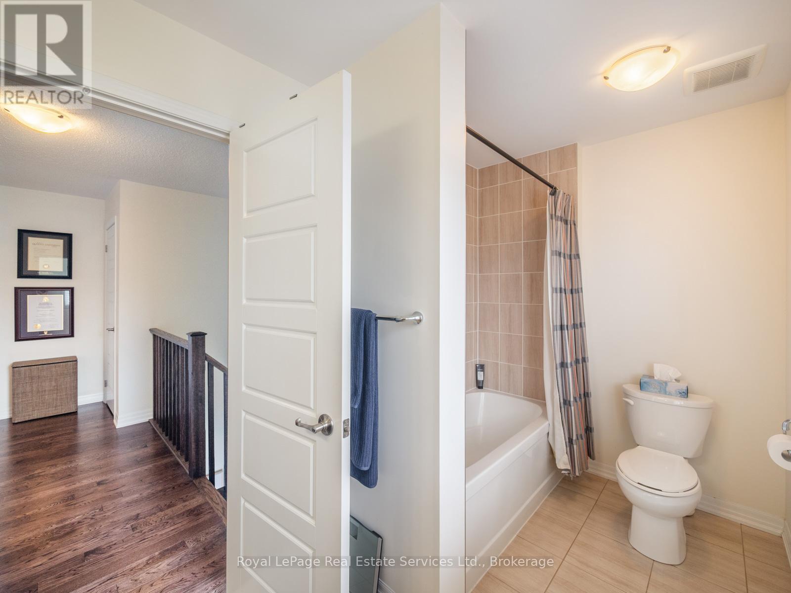 Photo 35 of 72 Orchardcroft Road, Oakville ON