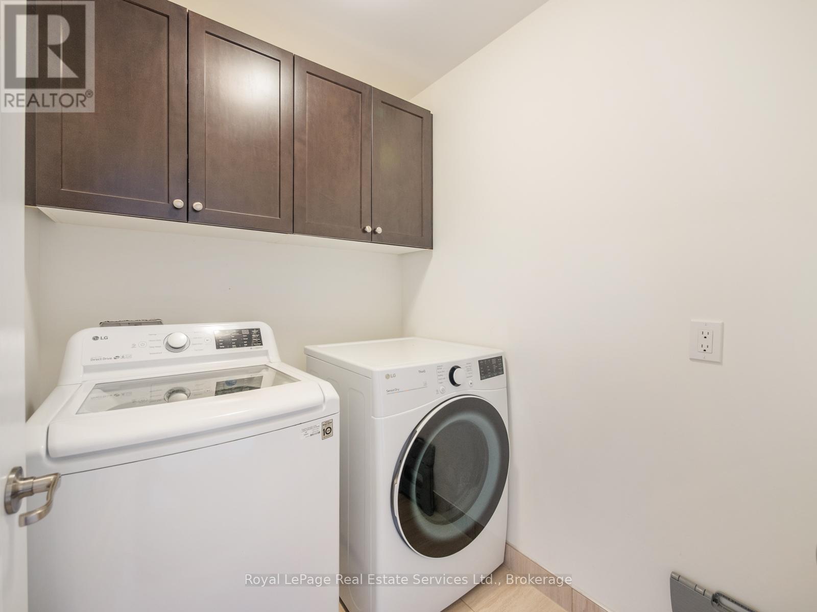 Photo 36 of 72 Orchardcroft Road, Oakville ON
