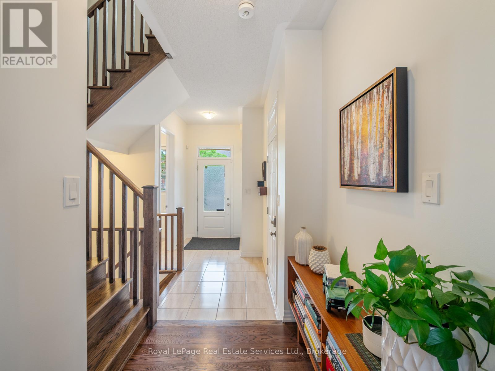 Photo 4 of 72 Orchardcroft Road, Oakville ON