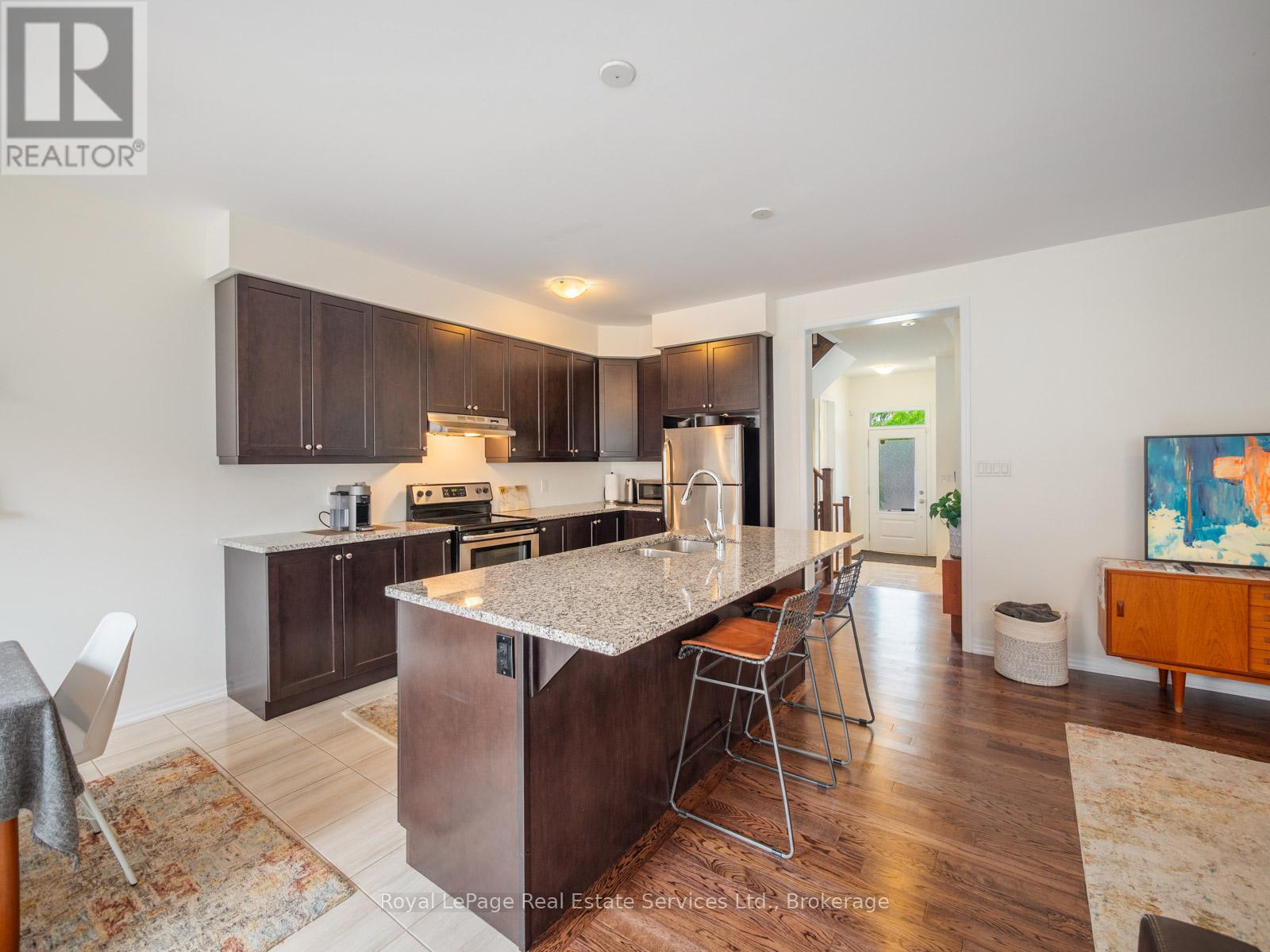 Photo 7 of 72 Orchardcroft Road, Oakville ON