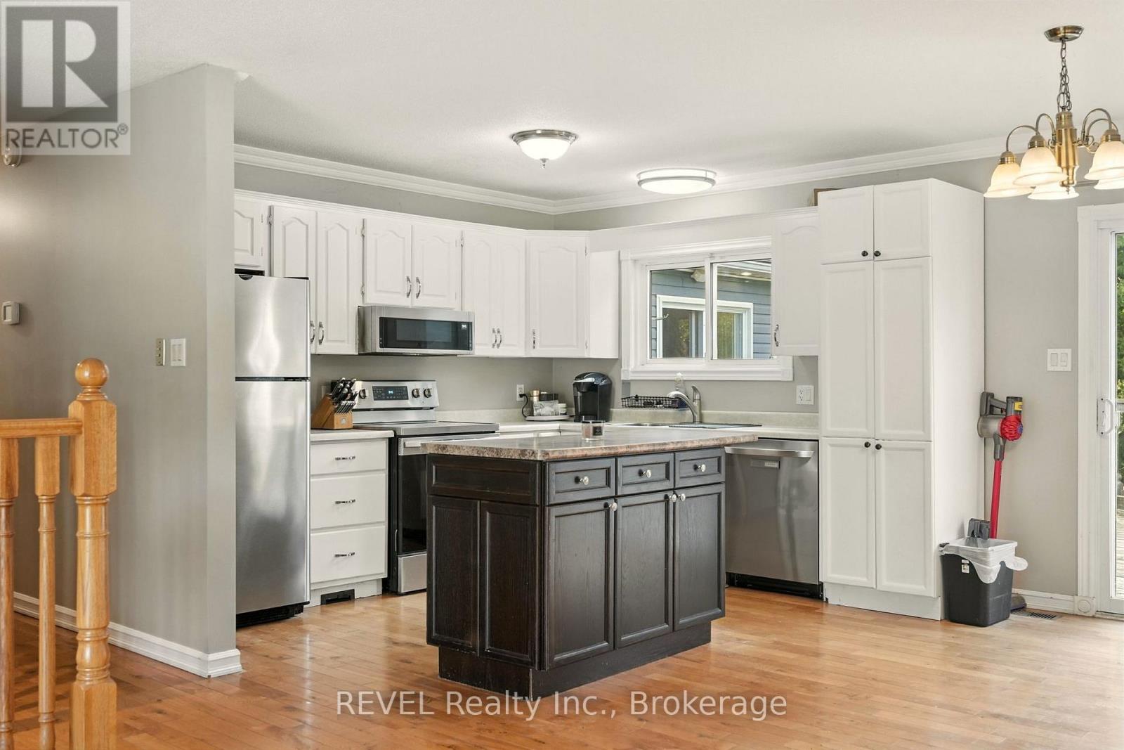 Photo 11 of 77 Bay Street, Tay ON