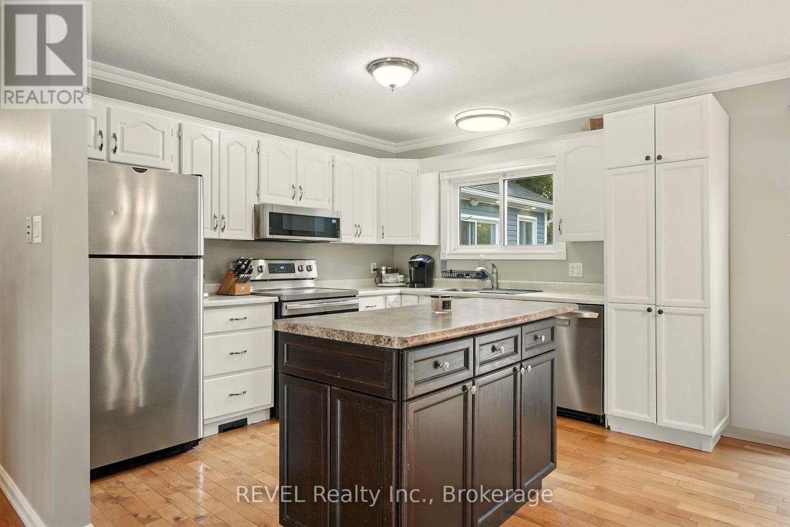 Photo 13 of 77 Bay Street, Tay ON