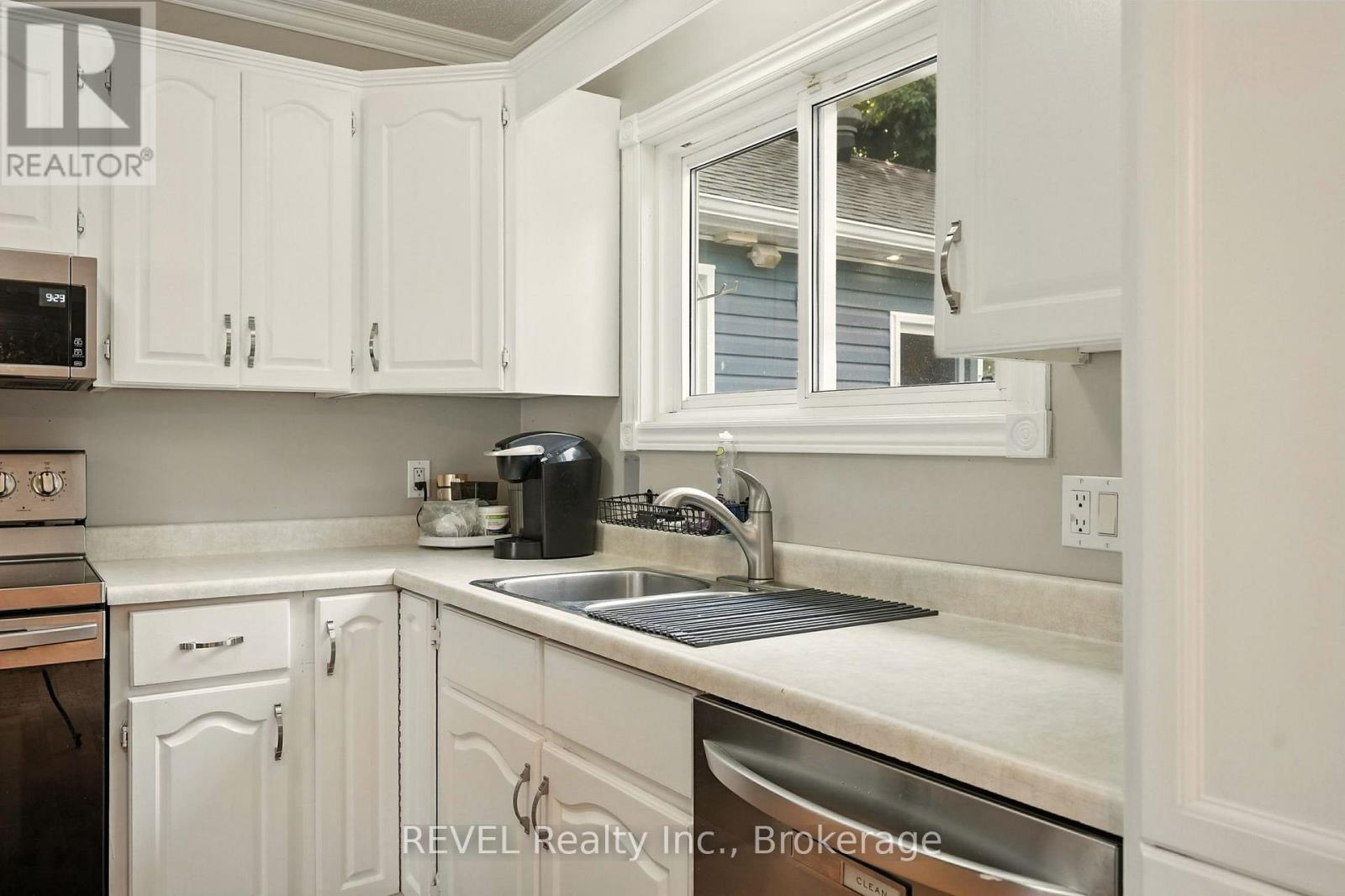 Photo 16 of 77 Bay Street, Tay ON