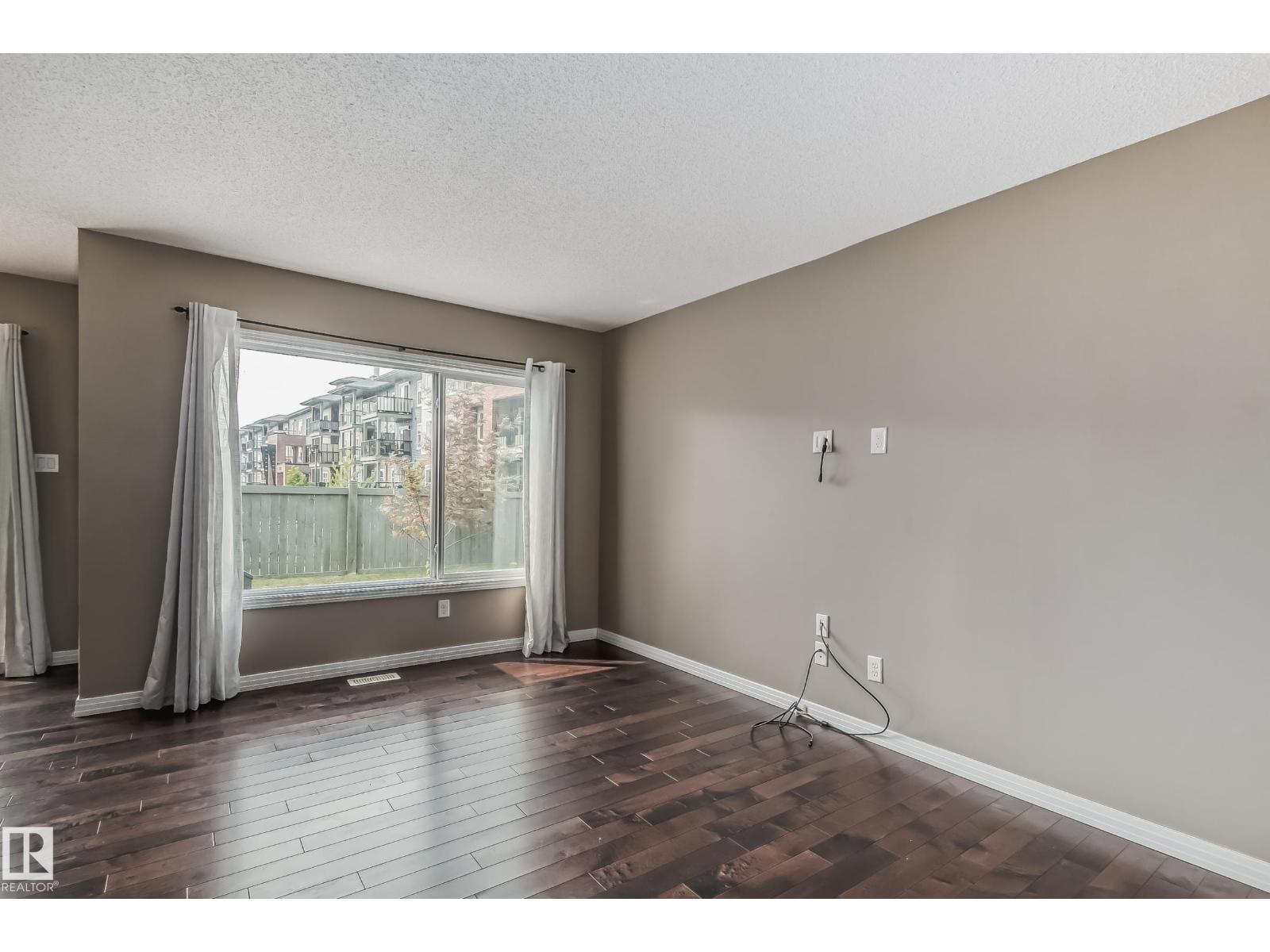 Photo 8 of 17308 76 St Nw, Edmonton AB