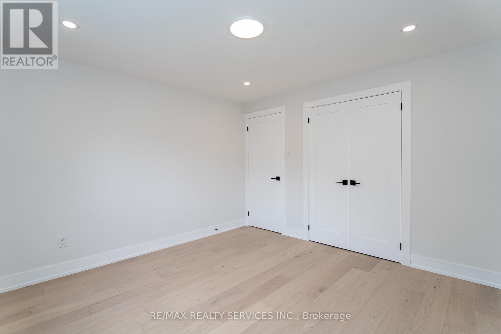 Photo 19 of 2296 Devon Road, Oakville ON