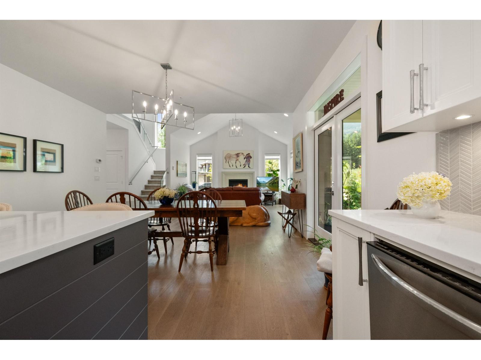 Photo 4 of 15 1885 Columbia Valley Road Cultus Lake South, Lindell Beach BC