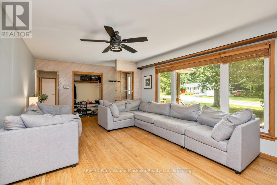 Photo 10 of 20 Sandy Plains Road, Seguin ON