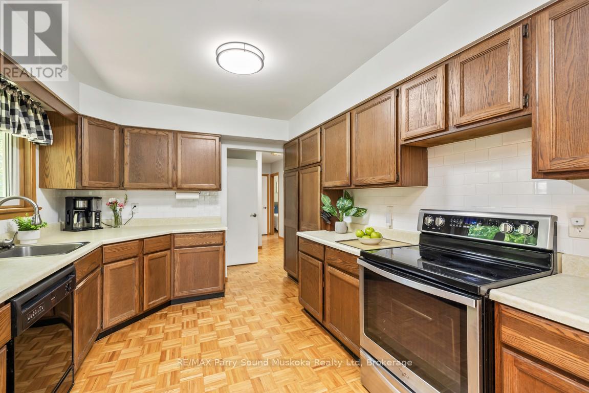 Photo 18 of 20 Sandy Plains Road, Seguin ON