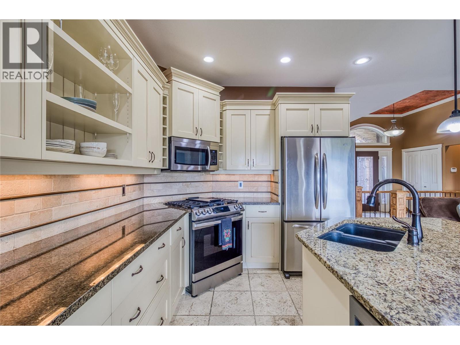 Photo 25 of 1084 Hume Avenue, Kelowna BC