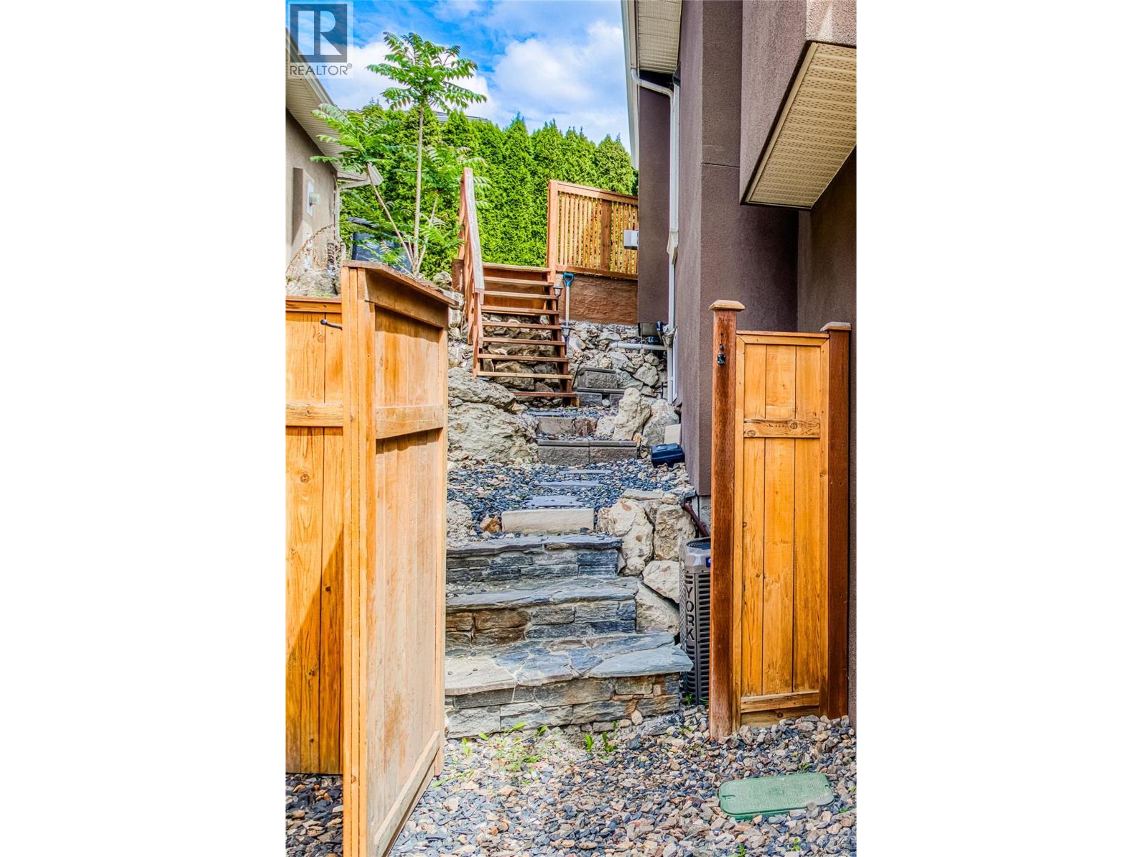 Photo 20 of 1084 Hume Avenue, Kelowna BC