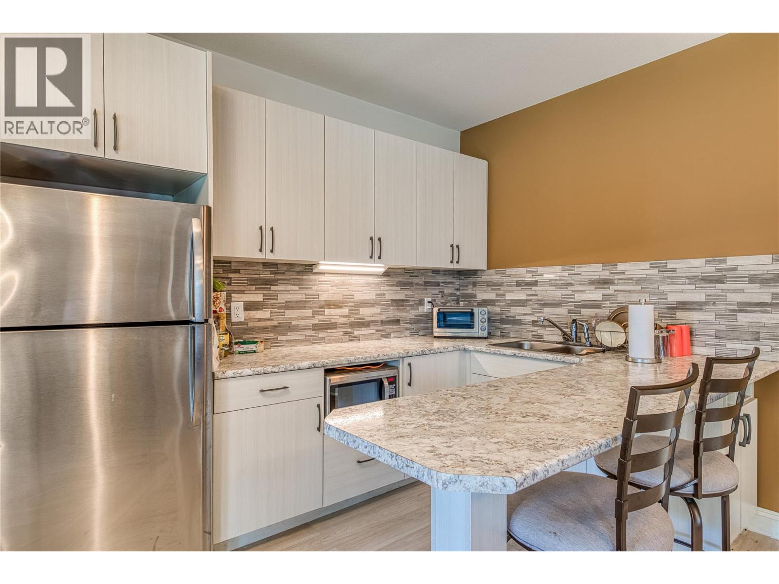 Photo 27 of 1084 Hume Avenue, Kelowna BC