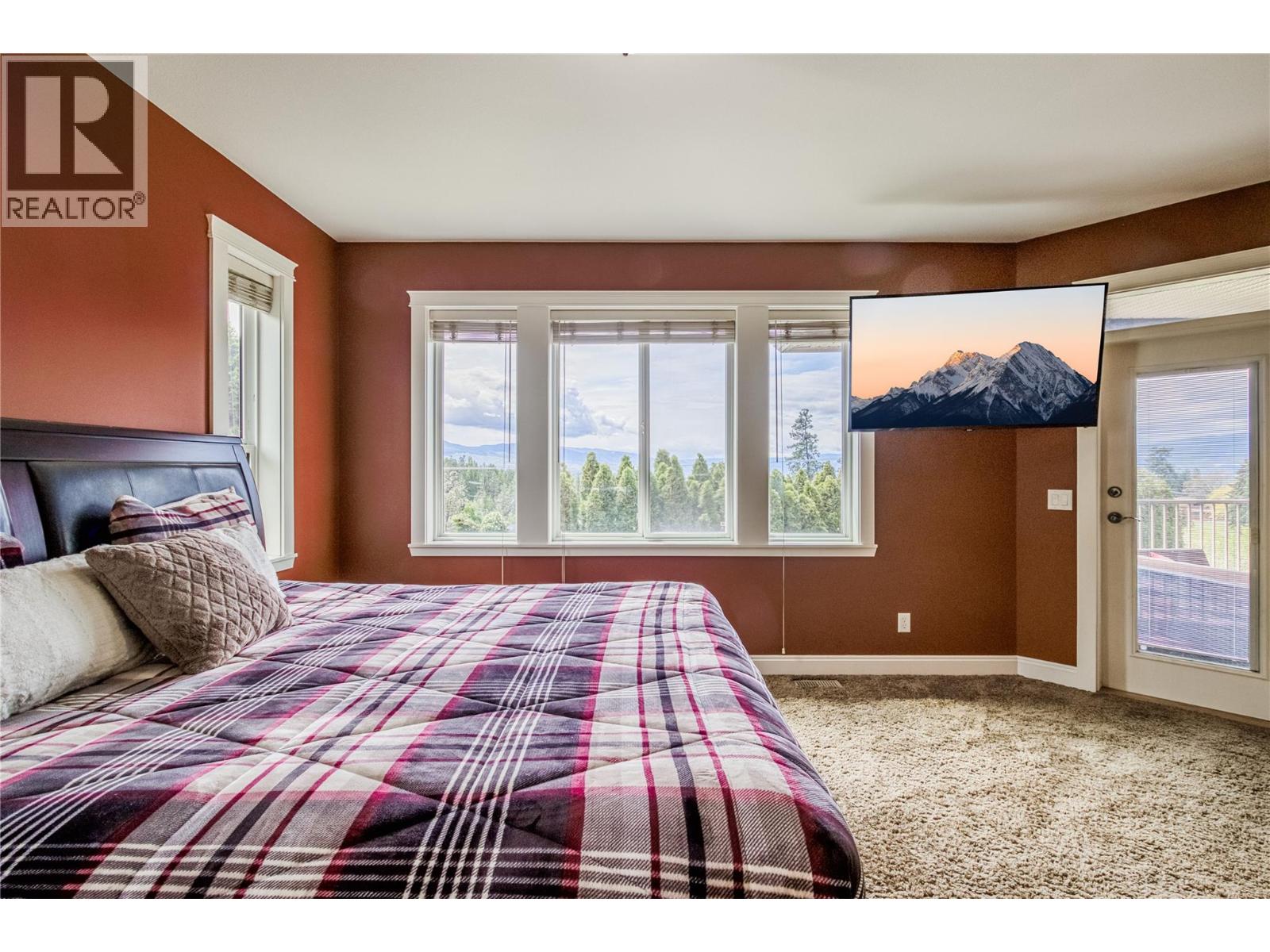 Photo 14 of 1084 Hume Avenue, Kelowna BC
