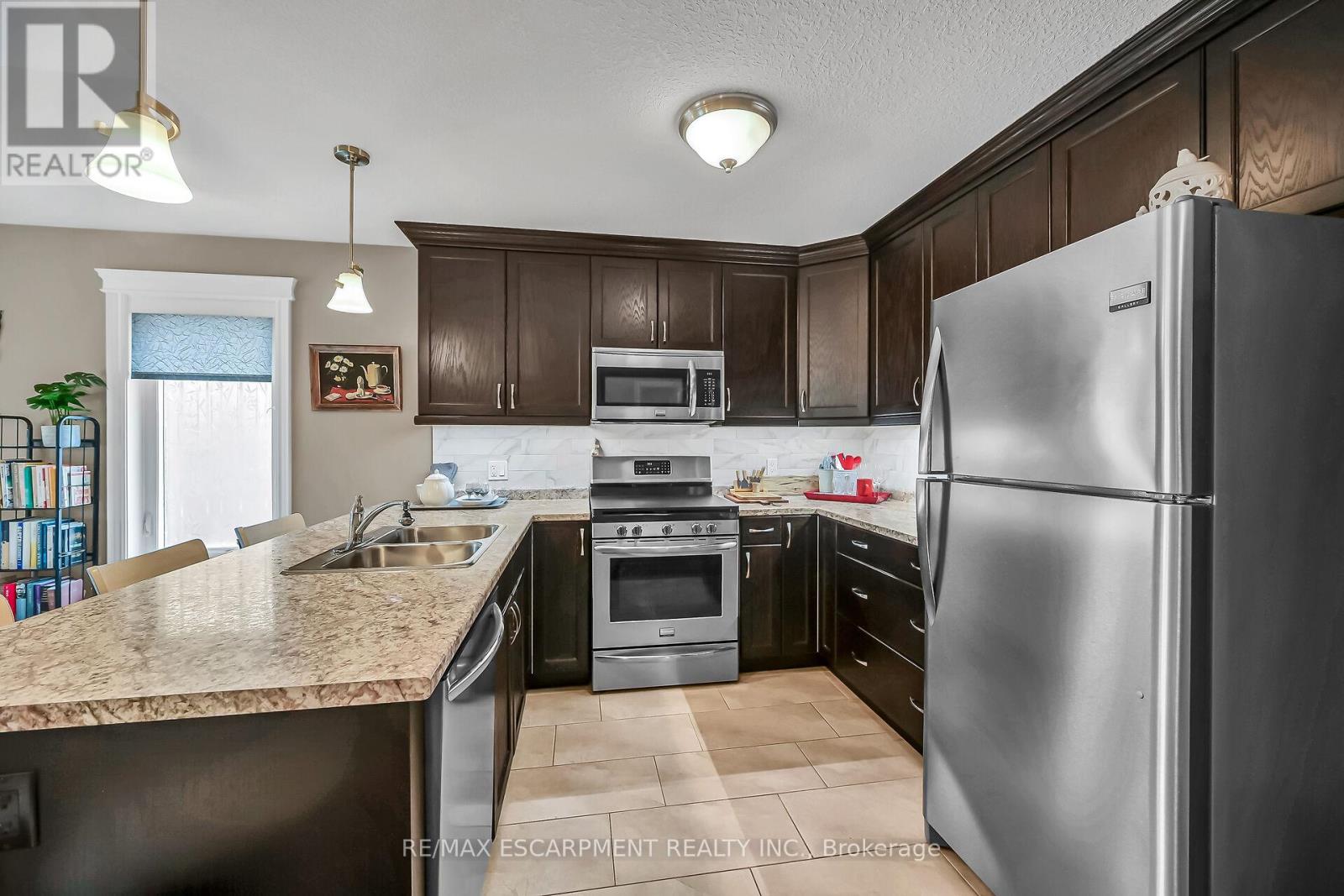 Photo 10 of 726 St George Street, Norfolk ON