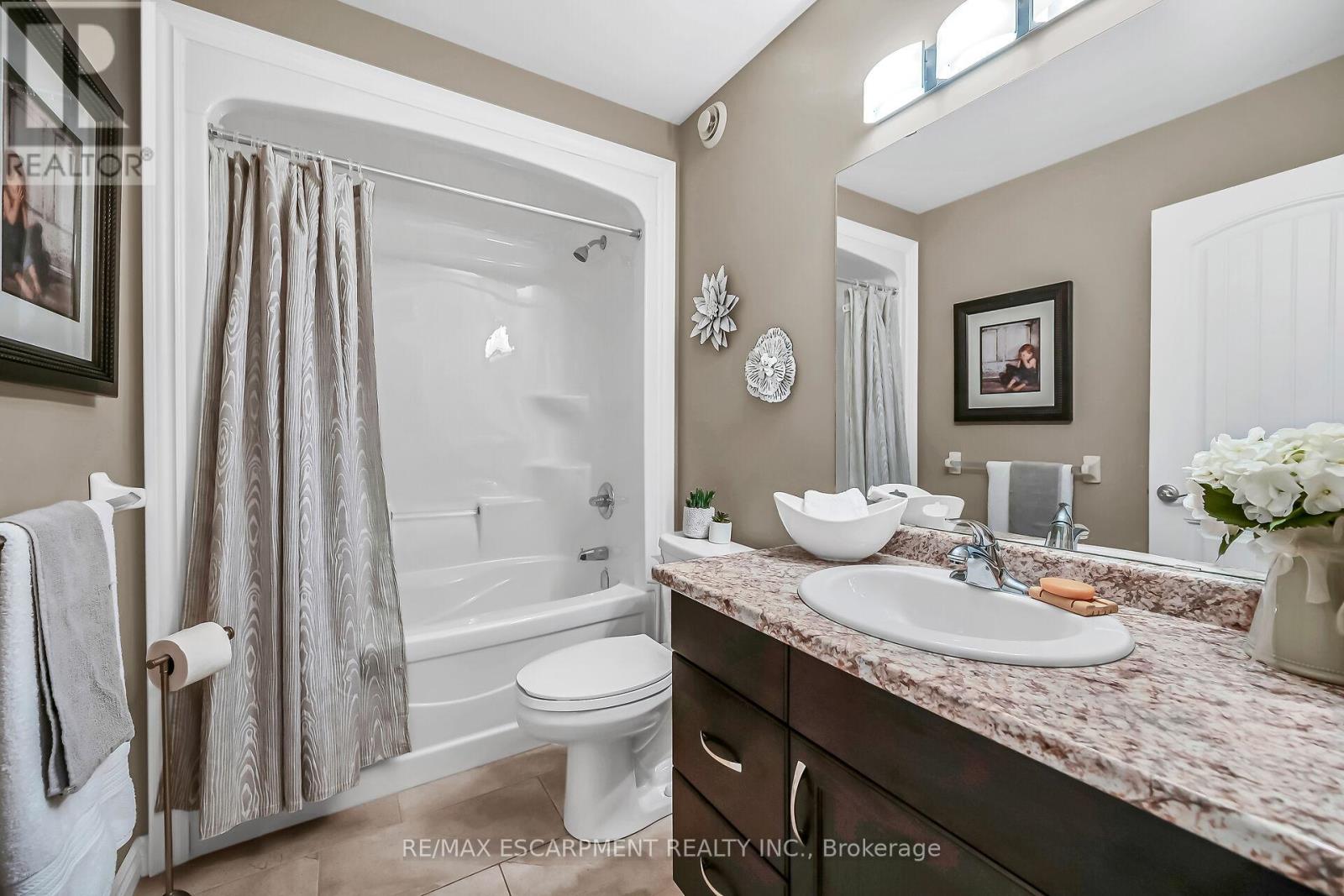 Photo 8 of 726 St George Street, Norfolk ON