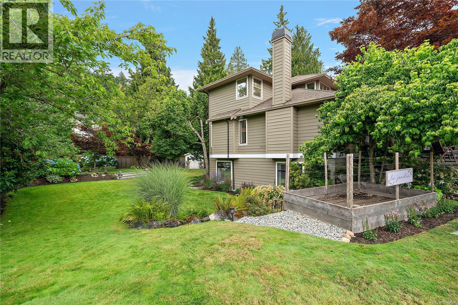 Photo 10 of 1590 Mayneview Terr, North Saanich BC